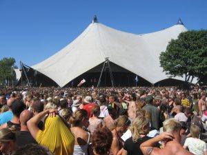 Oman festivaalin järjestäminen